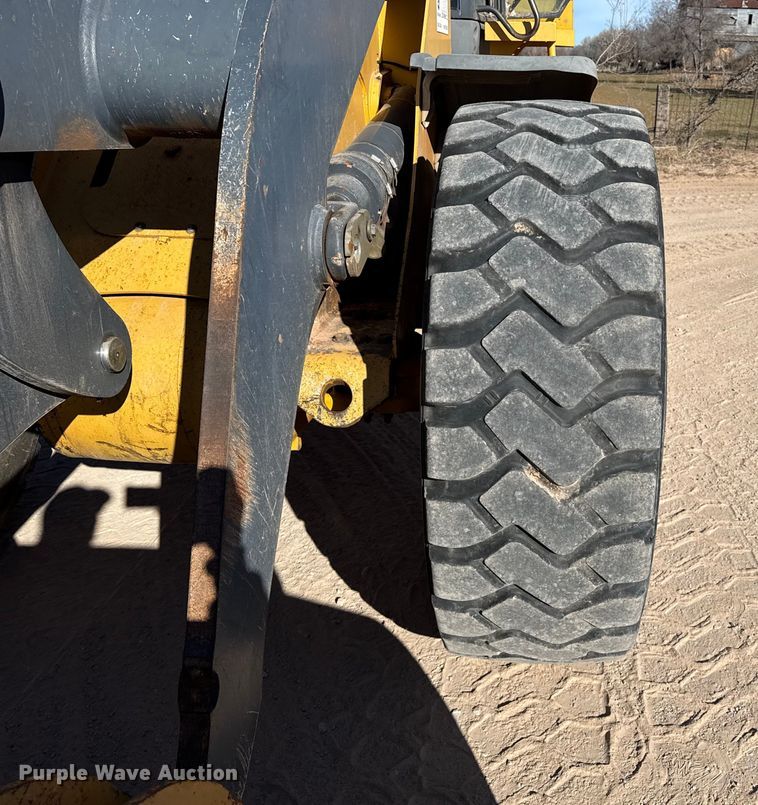 image for item EP2783 2005 John Deere 624J wheel loader