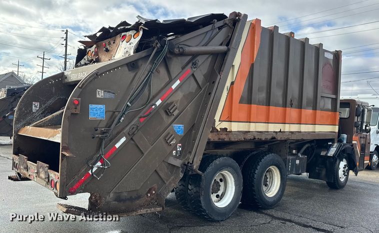 image for item ER0383 2005 Crane Carrier Company refuse truck