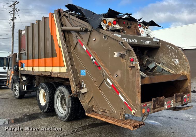 image for item ER0383 2005 Crane Carrier Company refuse truck