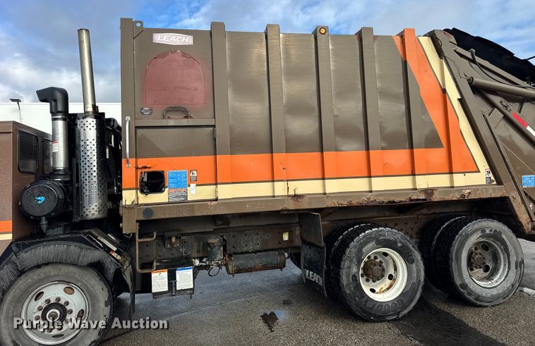 image for item ER0383 2005 Crane Carrier Company refuse truck