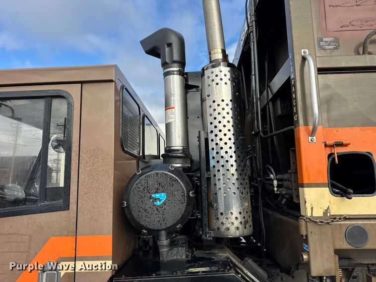 image for item ER0383 2005 Crane Carrier Company refuse truck