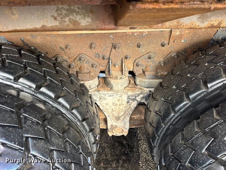 image for item ER0383 2005 Crane Carrier Company refuse truck