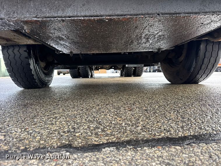 image for item ER0383 2005 Crane Carrier Company refuse truck