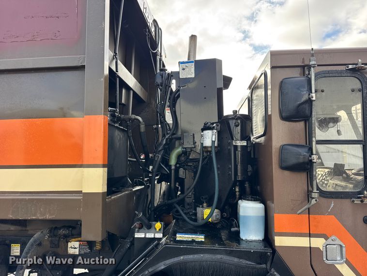 image for item ER0383 2005 Crane Carrier Company refuse truck