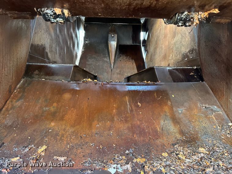 image for item ER0383 2005 Crane Carrier Company refuse truck