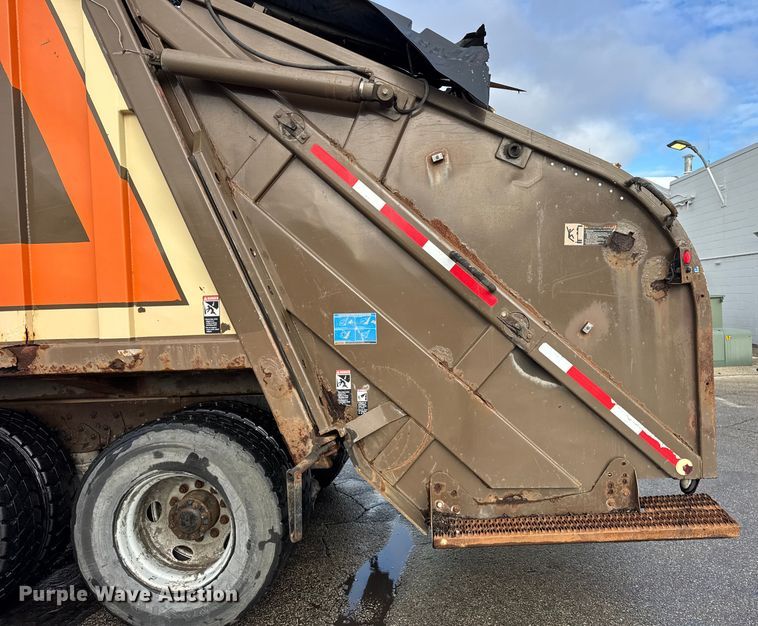 image for item ER0383 2005 Crane Carrier Company refuse truck