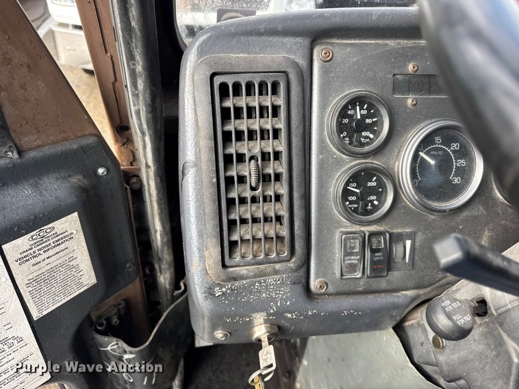 image for item ER0383 2005 Crane Carrier Company refuse truck