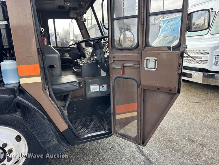 image for item ER0383 2005 Crane Carrier Company refuse truck