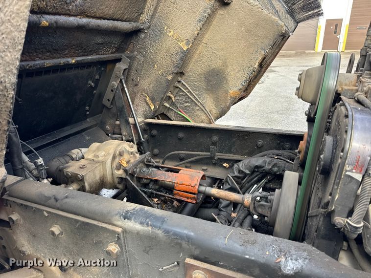 image for item ER0383 2005 Crane Carrier Company refuse truck