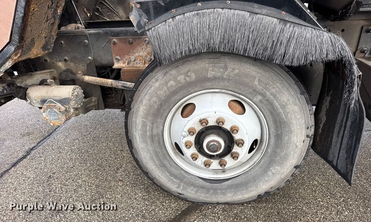 image for item ER0383 2005 Crane Carrier Company refuse truck