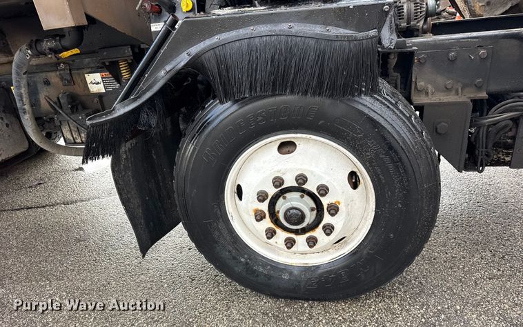 image for item ER0383 2005 Crane Carrier Company refuse truck