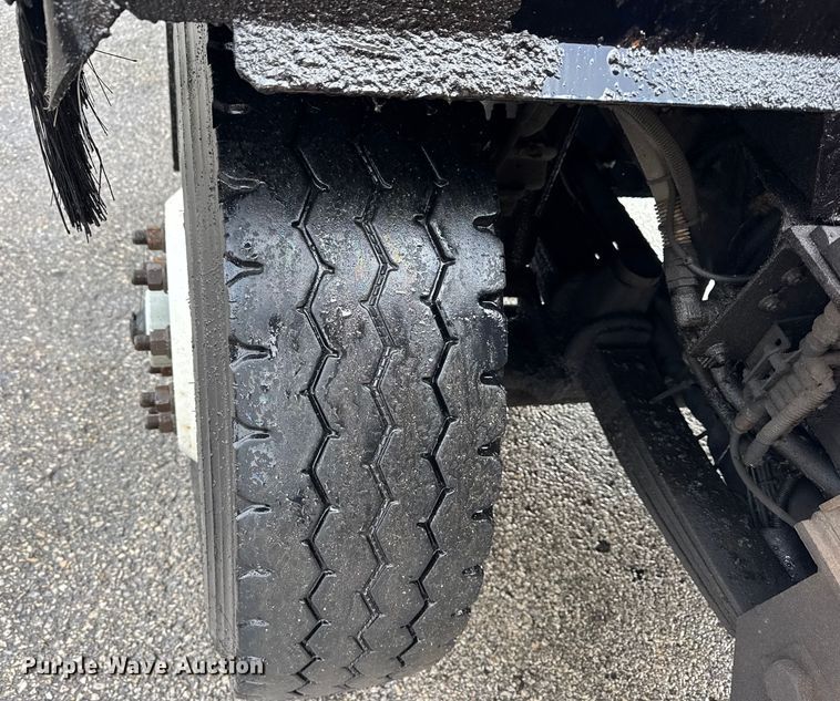 image for item ER0383 2005 Crane Carrier Company refuse truck