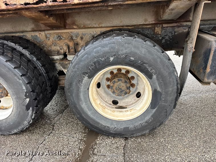 image for item ER0383 2005 Crane Carrier Company refuse truck