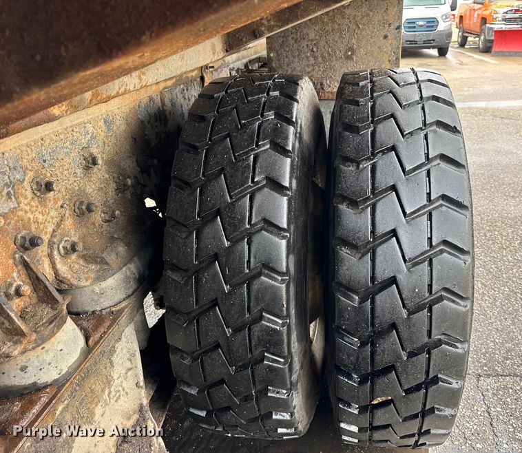 image for item ER0383 2005 Crane Carrier Company refuse truck