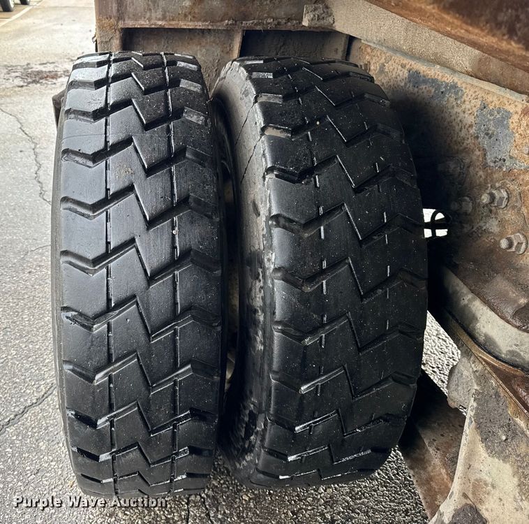 image for item ER0383 2005 Crane Carrier Company refuse truck