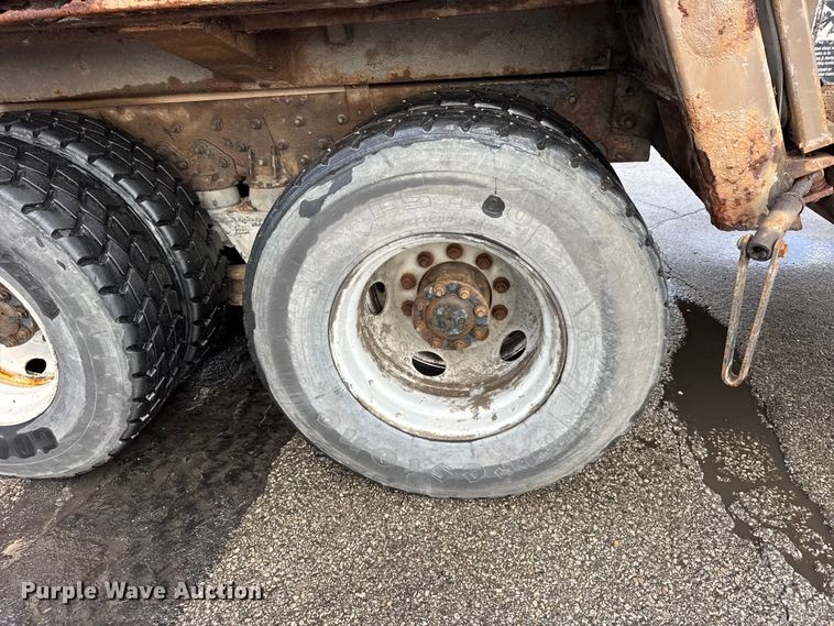 image for item ER0383 2005 Crane Carrier Company refuse truck