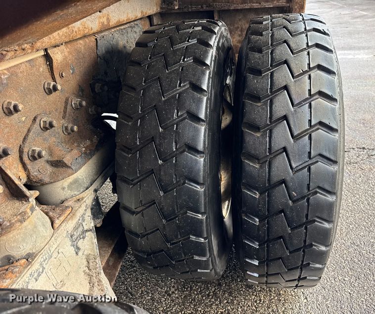 image for item ER0383 2005 Crane Carrier Company refuse truck