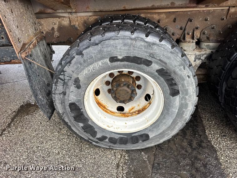 image for item ER0383 2005 Crane Carrier Company refuse truck