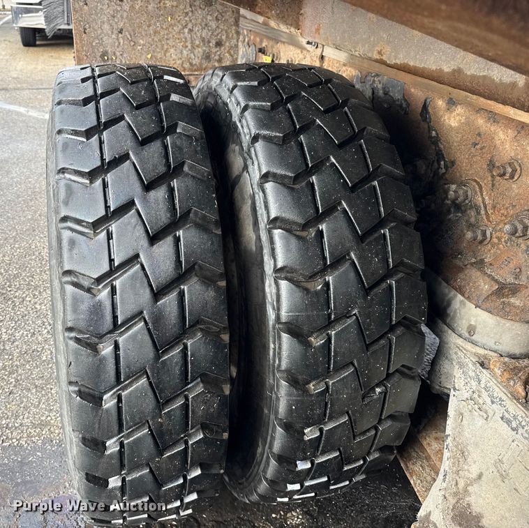 image for item ER0383 2005 Crane Carrier Company refuse truck