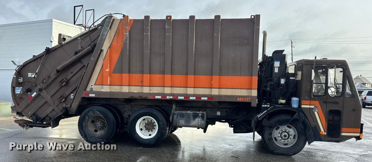 image for item ER0384 2007 Crane Carrier Company refuse truck