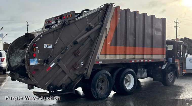 image for item ER0384 2007 Crane Carrier Company refuse truck