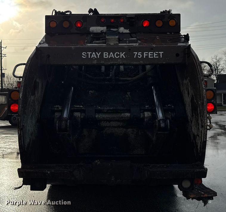 image for item ER0384 2007 Crane Carrier Company refuse truck