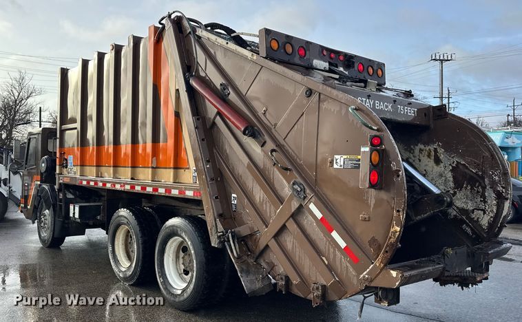 image for item ER0384 2007 Crane Carrier Company refuse truck