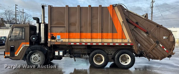 image for item ER0384 2007 Crane Carrier Company refuse truck