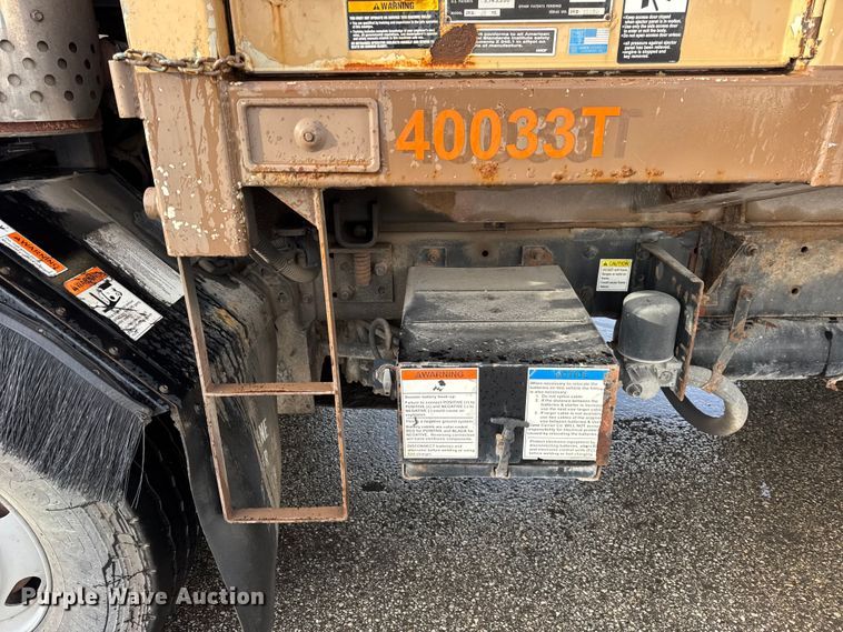 image for item ER0384 2007 Crane Carrier Company refuse truck