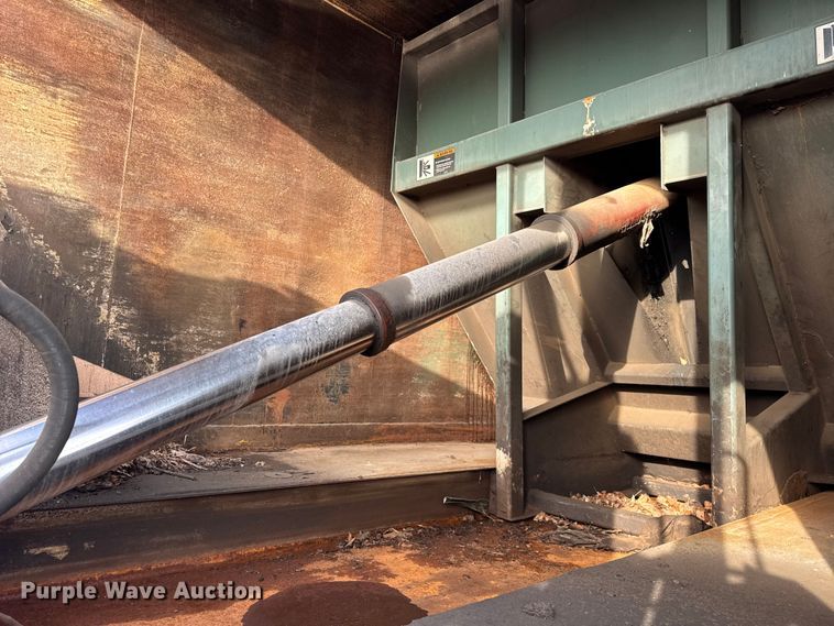 image for item ER0384 2007 Crane Carrier Company refuse truck