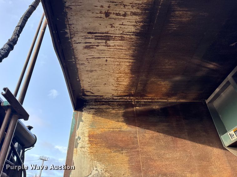 image for item ER0384 2007 Crane Carrier Company refuse truck