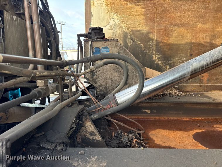 image for item ER0384 2007 Crane Carrier Company refuse truck