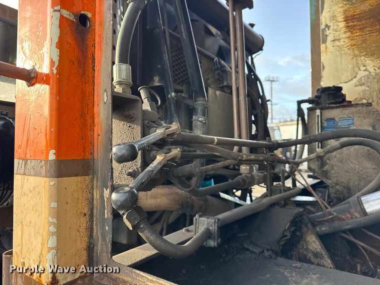 image for item ER0384 2007 Crane Carrier Company refuse truck