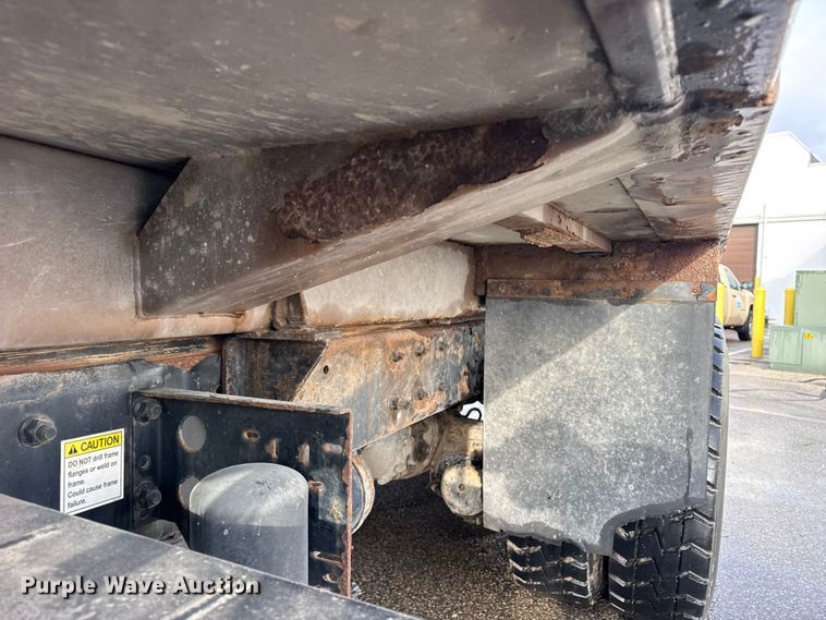 image for item ER0384 2007 Crane Carrier Company refuse truck