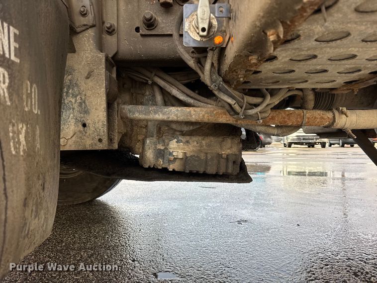 image for item ER0384 2007 Crane Carrier Company refuse truck