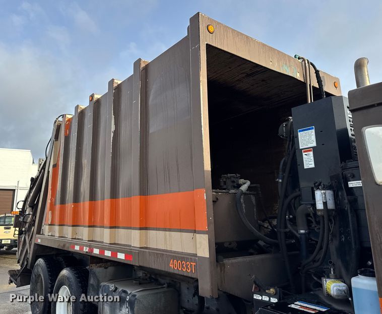 image for item ER0384 2007 Crane Carrier Company refuse truck