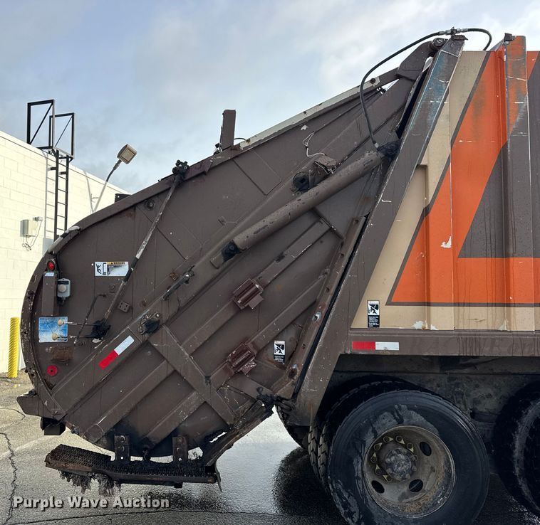 image for item ER0384 2007 Crane Carrier Company refuse truck