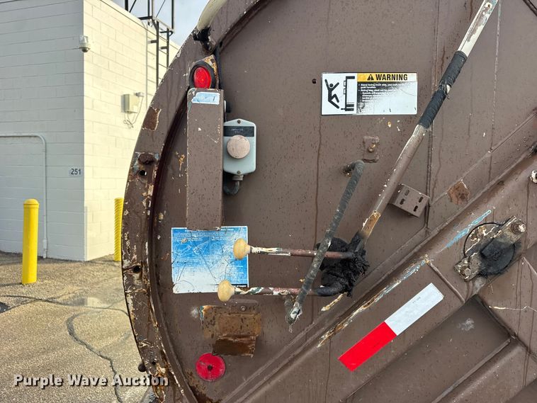 image for item ER0384 2007 Crane Carrier Company refuse truck