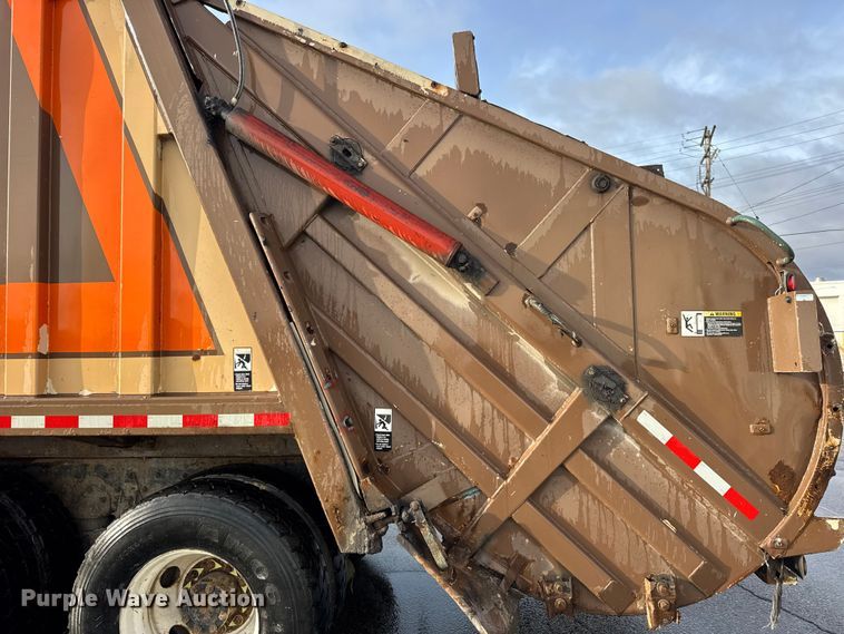 image for item ER0384 2007 Crane Carrier Company refuse truck