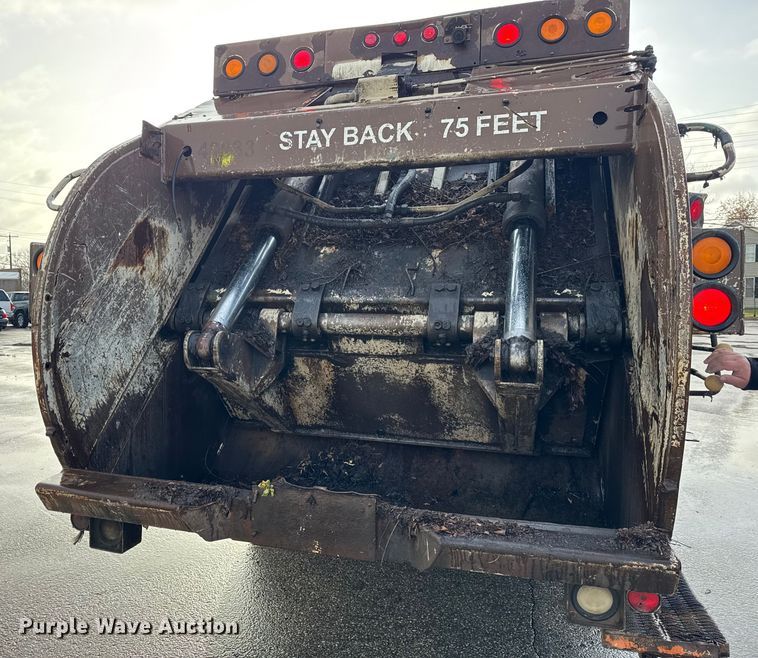 image for item ER0384 2007 Crane Carrier Company refuse truck