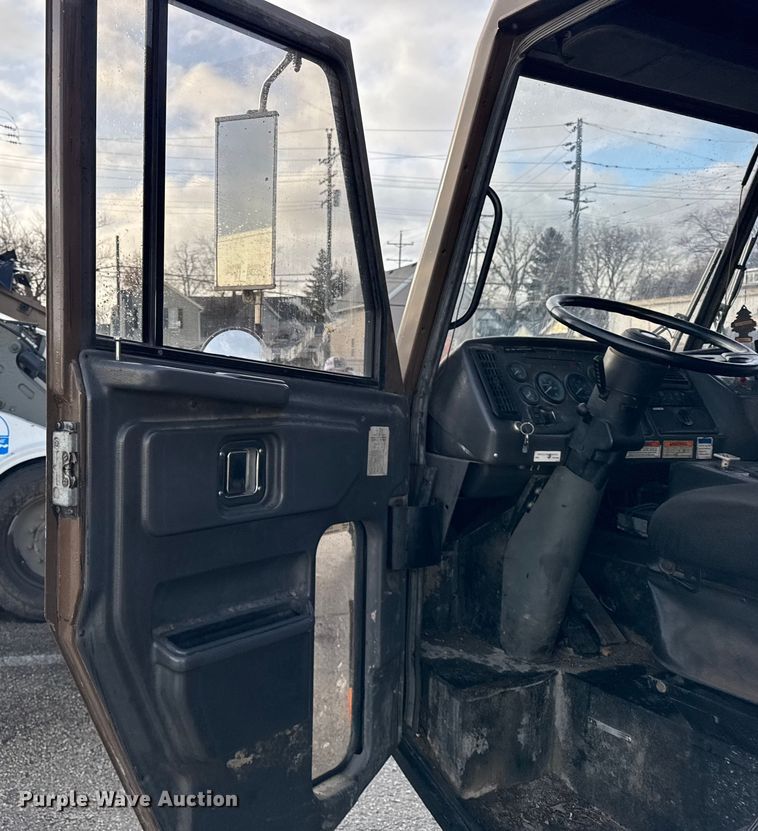 image for item ER0384 2007 Crane Carrier Company refuse truck