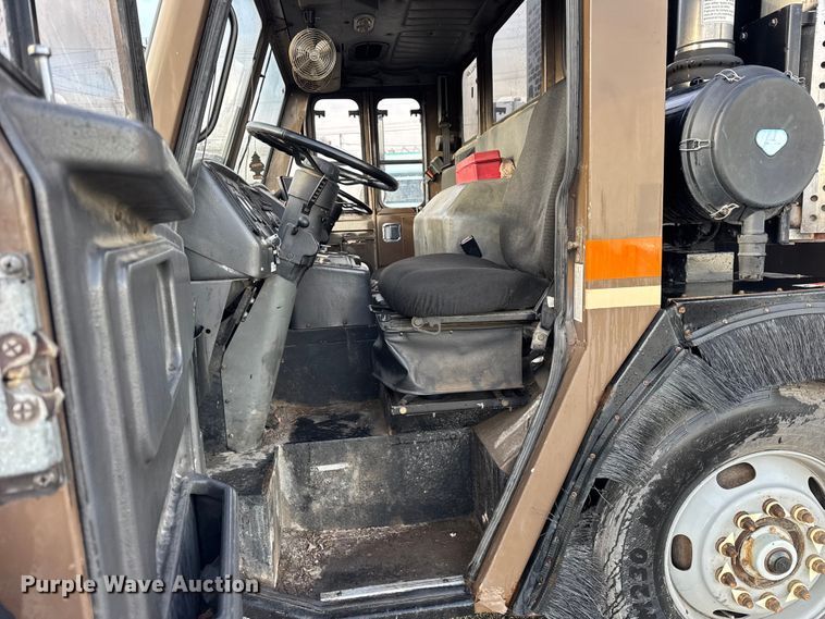 image for item ER0384 2007 Crane Carrier Company refuse truck