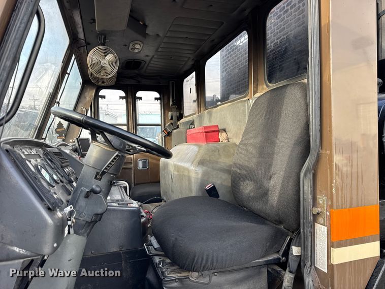 image for item ER0384 2007 Crane Carrier Company refuse truck