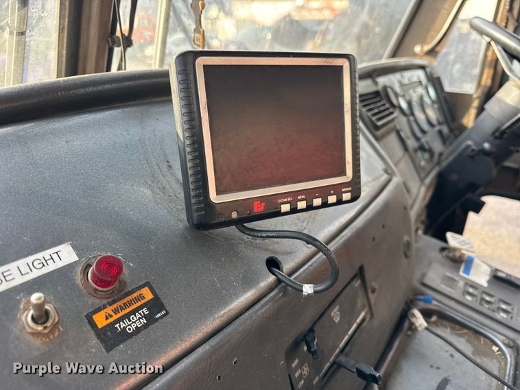 image for item ER0384 2007 Crane Carrier Company refuse truck