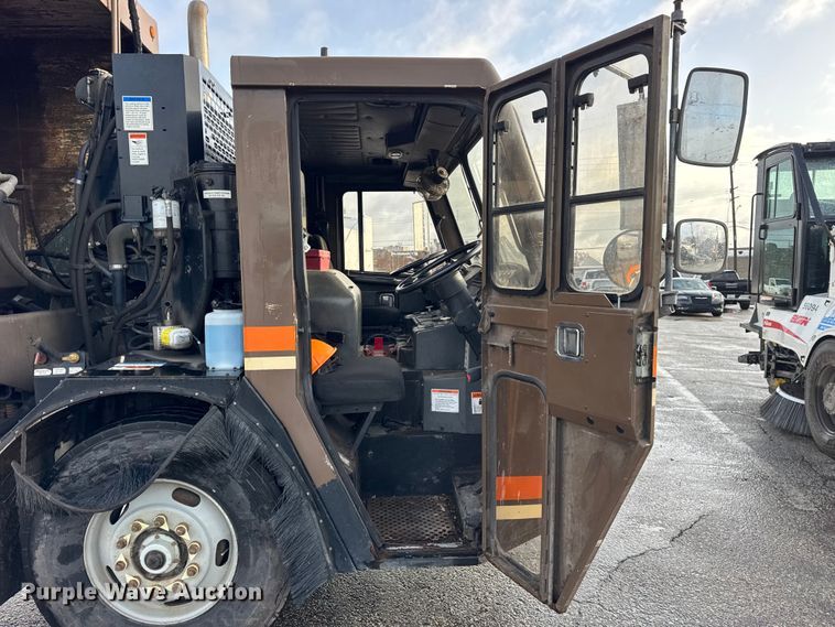 image for item ER0384 2007 Crane Carrier Company refuse truck