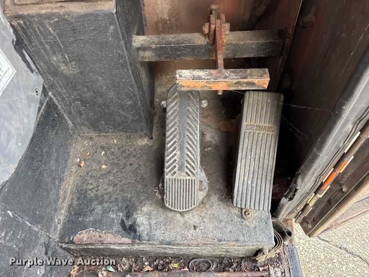 image for item ER0384 2007 Crane Carrier Company refuse truck