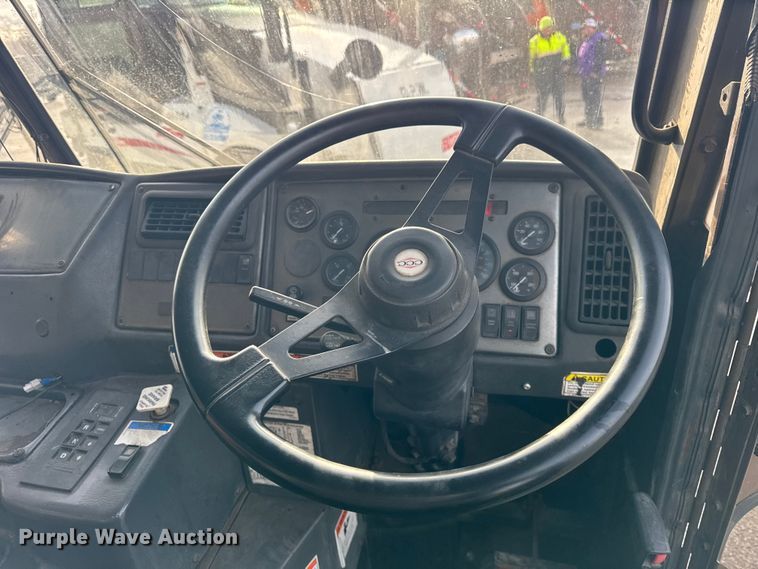 image for item ER0384 2007 Crane Carrier Company refuse truck