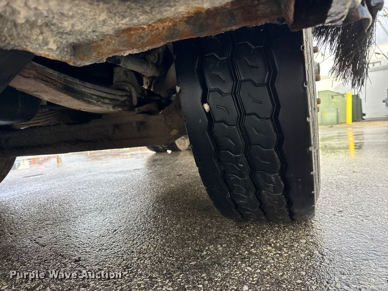 image for item ER0384 2007 Crane Carrier Company refuse truck