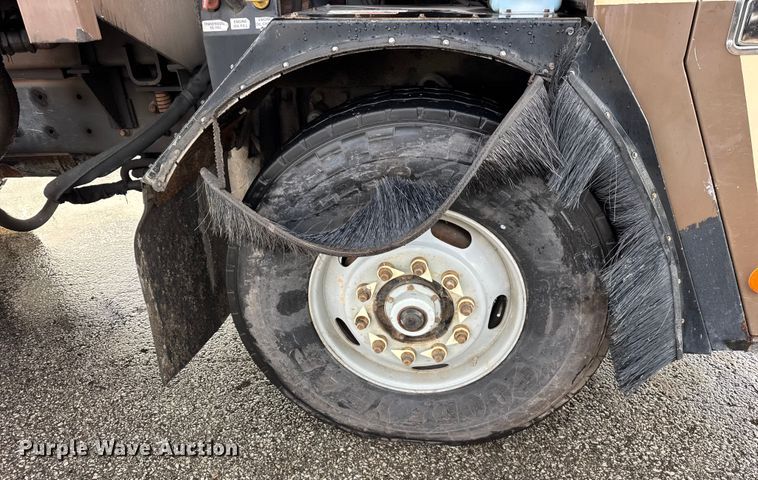 image for item ER0384 2007 Crane Carrier Company refuse truck