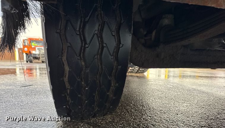 image for item ER0384 2007 Crane Carrier Company refuse truck